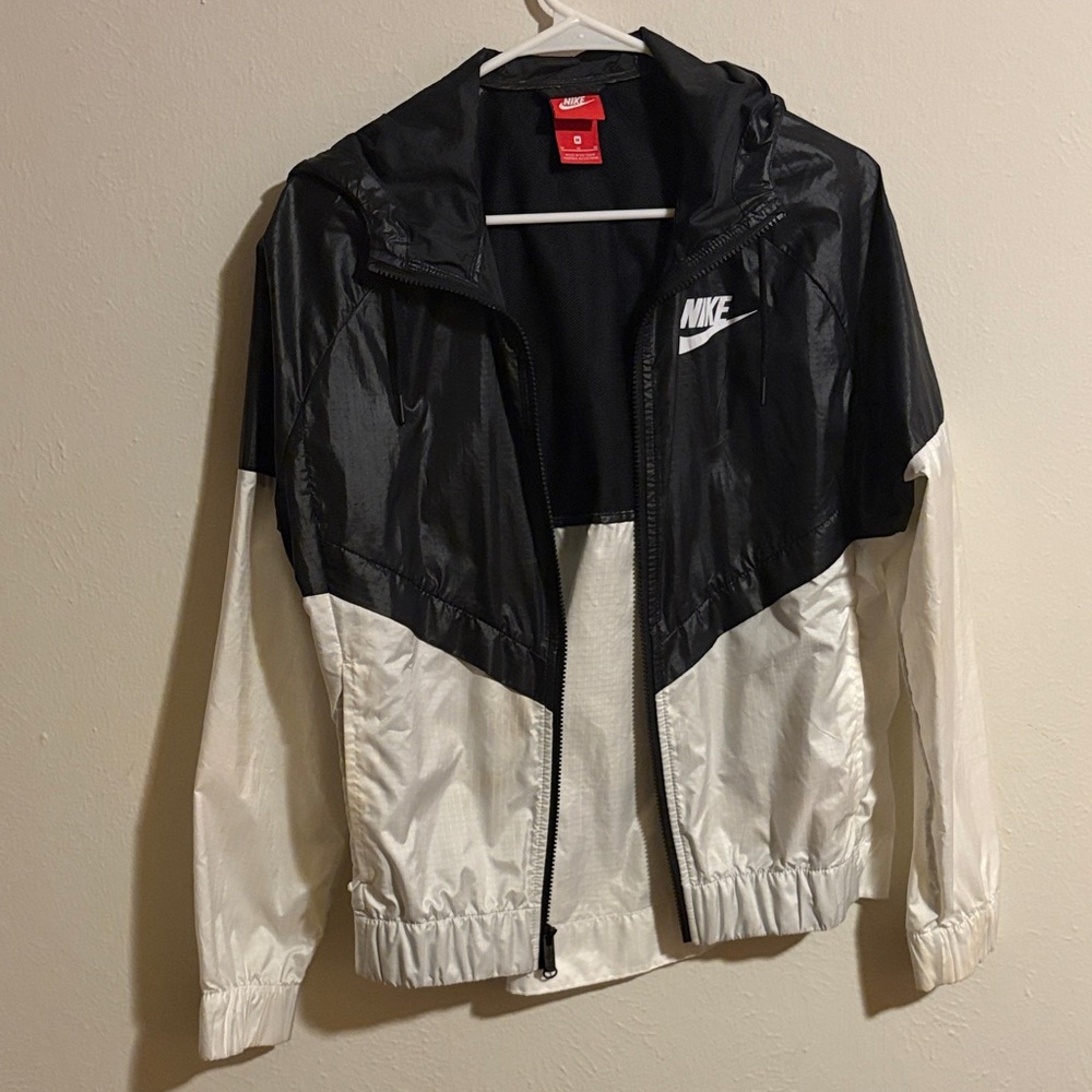 Nike Women's Black and White Windbreaker